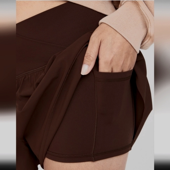 M: Aerie Crossover Flowy Stretch Shorts - Picture 5 of 5